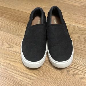 Toms black canvas slip on shoes